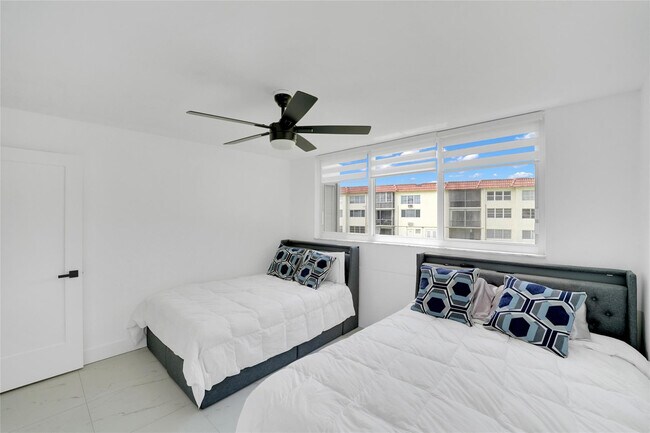 Building Photo - 8911 S Hollybrook Blvd