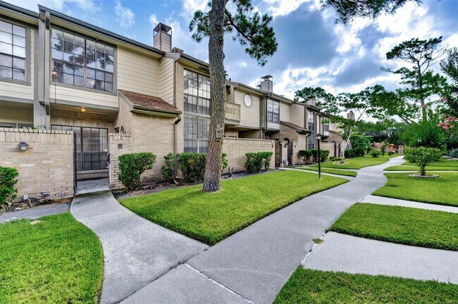 Building Photo - 736 Country Pl Dr