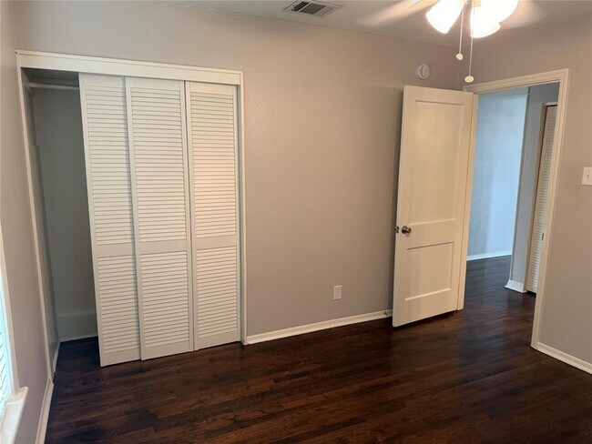 Building Photo - 6017 Sheridan Ave