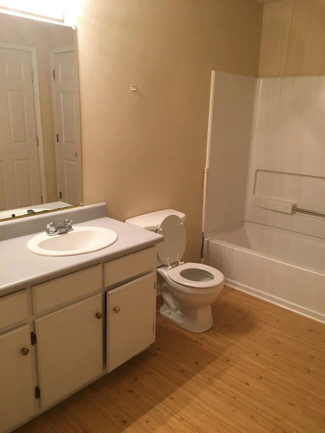 bath 1 - 124 Sky Harbor Rd