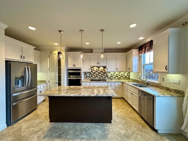 Building Photo - Large 4 Bedroom House in Hiddenbrook Commu...