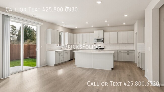 Building Photo - 2319 Boxcar Ct NE