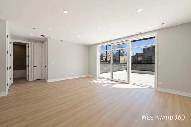Building Photo - 2354 W Polk St