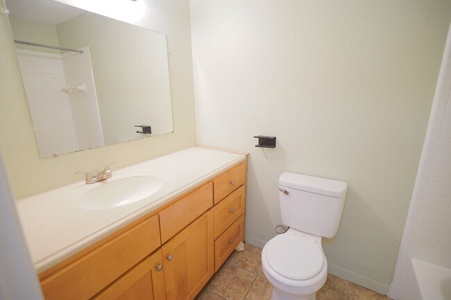 Building Photo - 2304 Hartsfield Ct