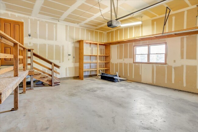 Building Photo - 21179 Hemlock St
