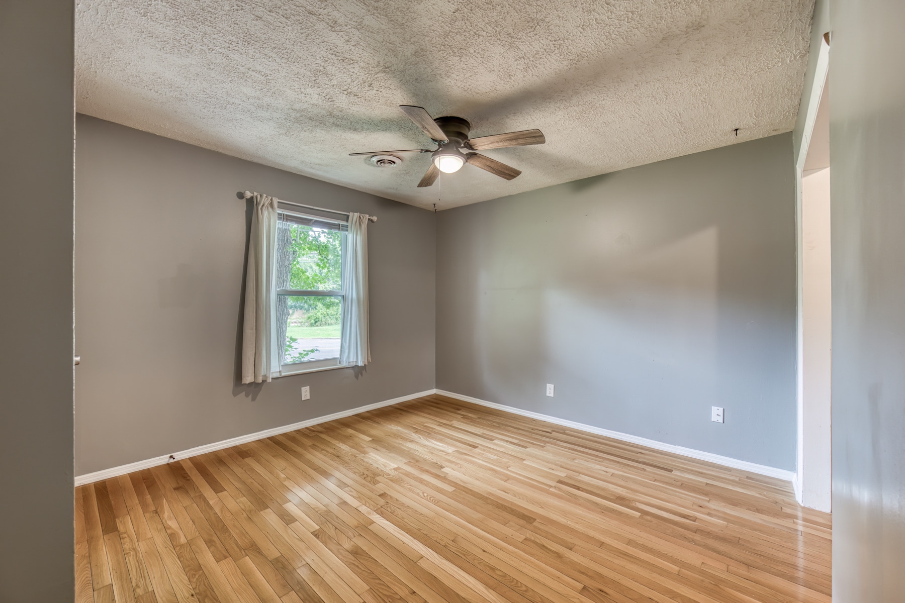 Building Photo - 8202 Westland Dr