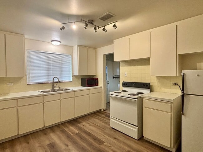 Building Photo - 3211 S Lincoln St