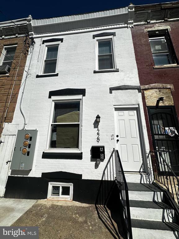 Building Photo - 1229 W Somerset St