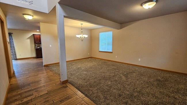 Building Photo - Large 4 Bed pet friendly Home in Yelm avai...