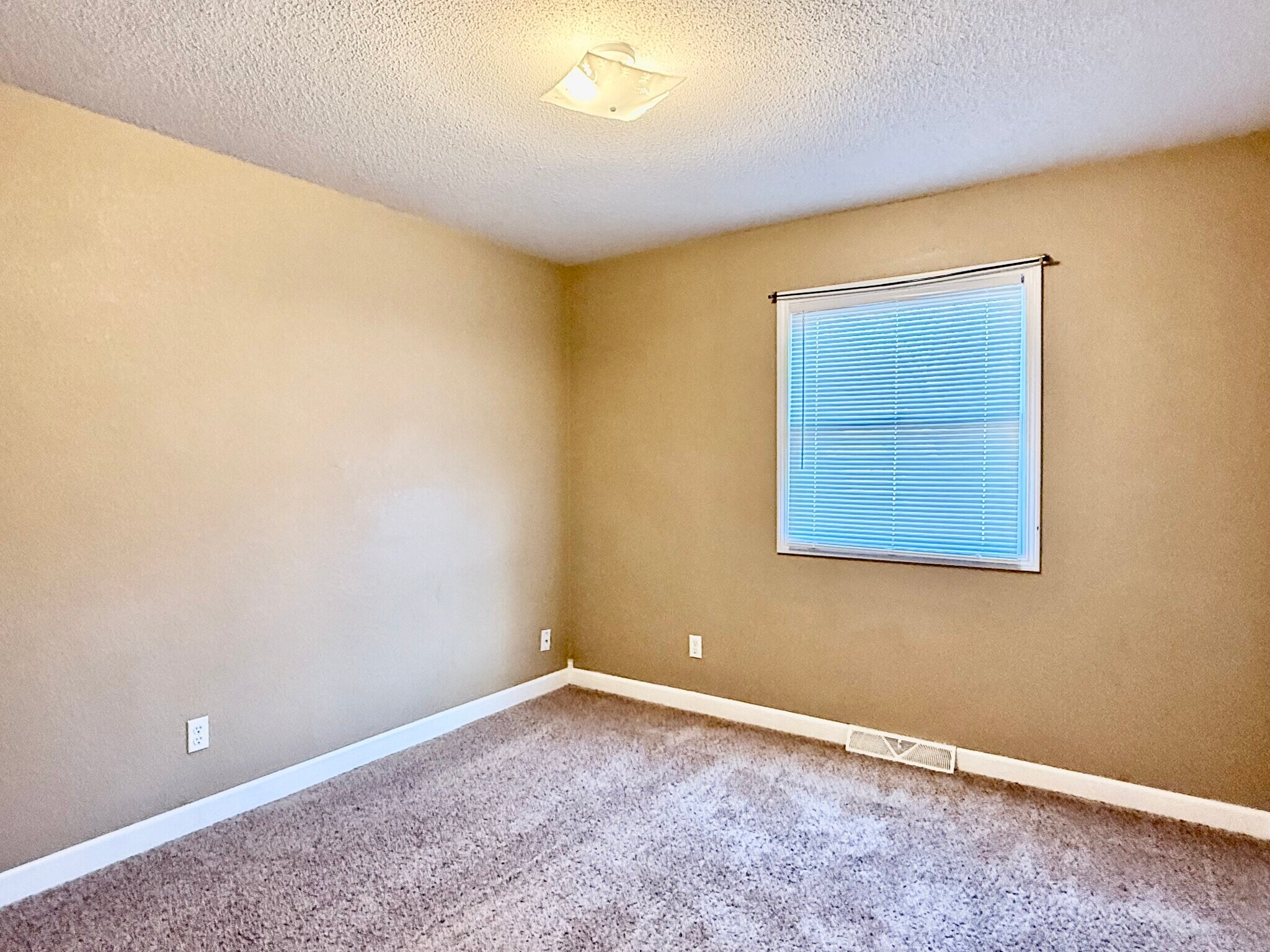 Building Photo - 2317 Independence Ct