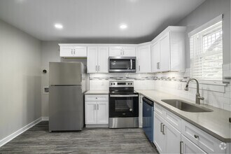 Interior Photo - 413 Canal St