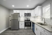 Interior Photo - 413 Canal St