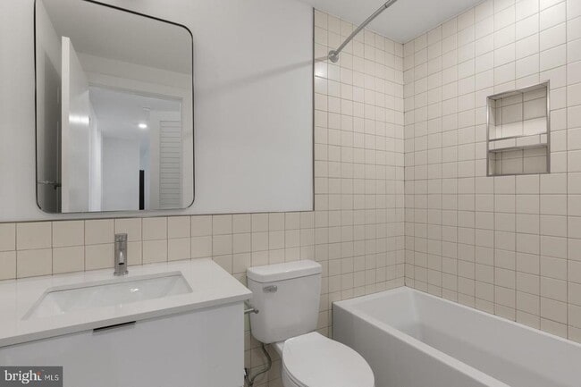 Building Photo - 2007 Cambridge St