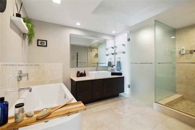 Building Photo - 200 Sunny Isles Blvd