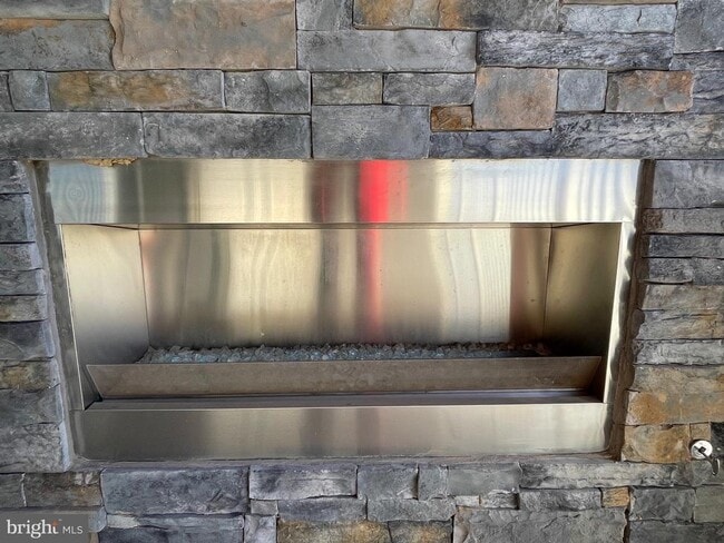 Building Photo - 42589 Burbank Terrace