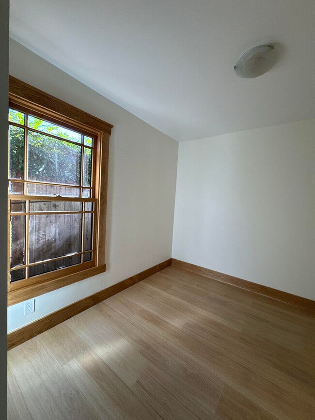 Building Photo - 1719 Loma Vista St