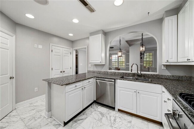 Building Photo - 1735 W Peachtree St NE