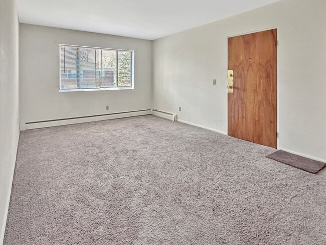 Building Photo - 2833 S Burdick St