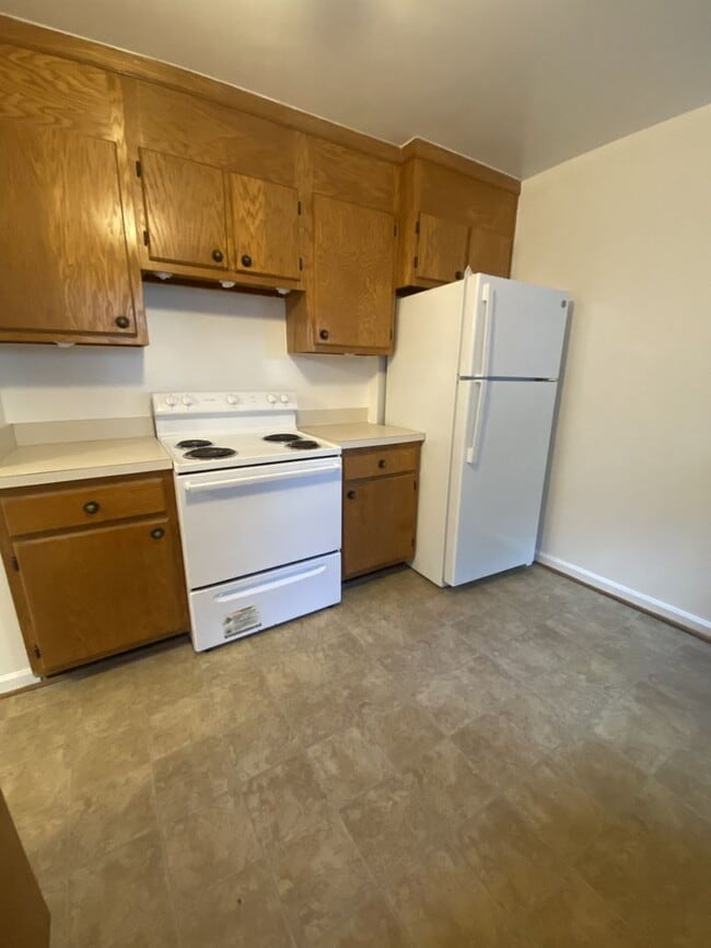 Building Photo - 2 Bedroom 1 Bath