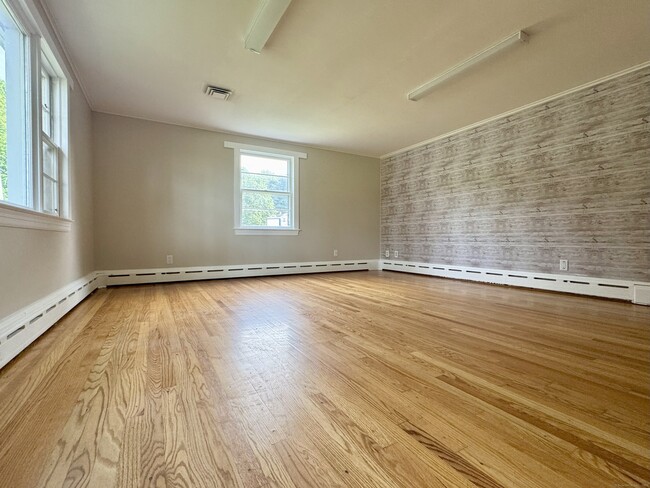 Building Photo - 160 Wolcott St