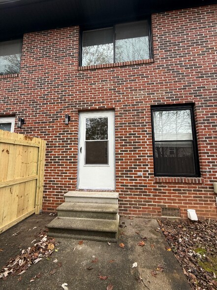 Building Photo - 120 Asbury Way