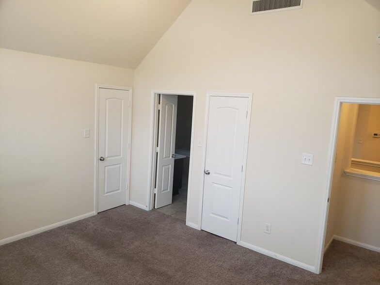 Spacious Master Bedroom - 14630 Durham Chase Ln