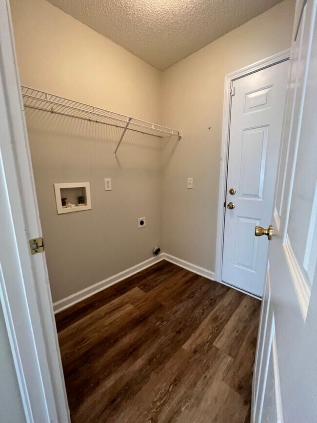 Building Photo - 110 Faybrook Dr