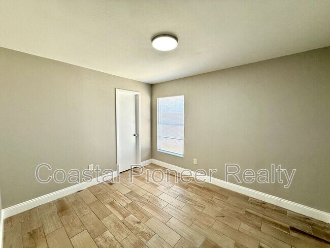 Building Photo - 7048 Hollowell Dr