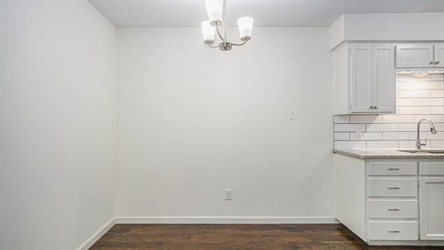 Building Photo - 2107 Mistletoe Ave