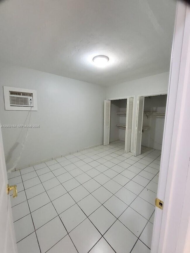 Building Photo - 1348 NE 176th St