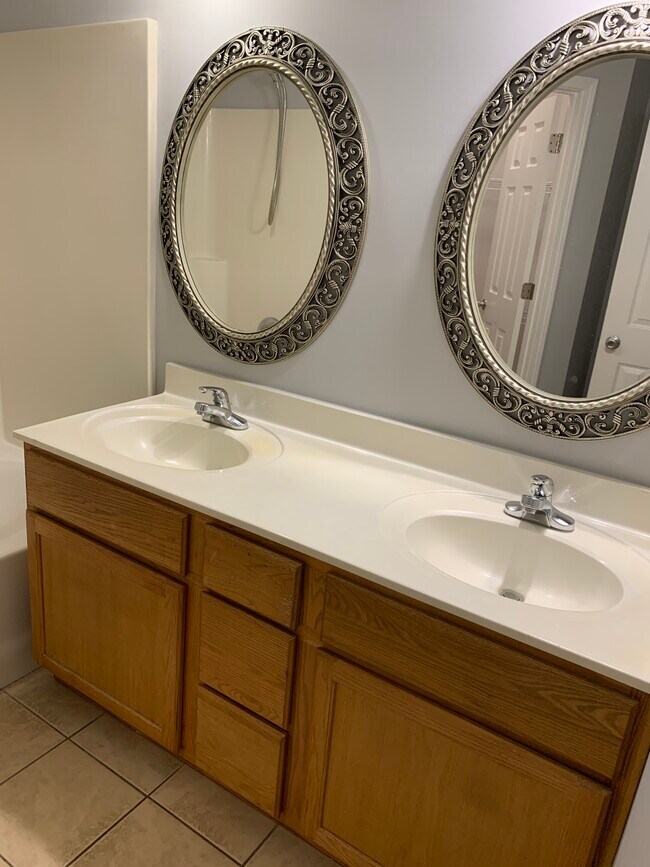 Master Bath - 108 Willowfield Ln