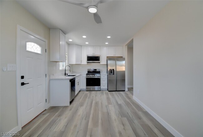 Building Photo - 4401 Vía Torino