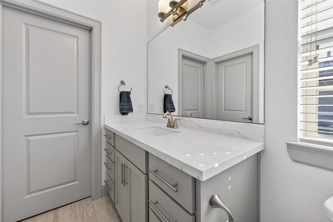 Building Photo - 1621 Rosewood St