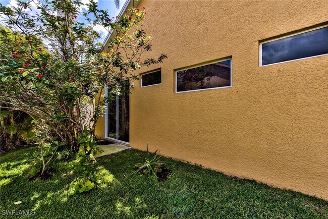 Building Photo - 3748 Kent Dr