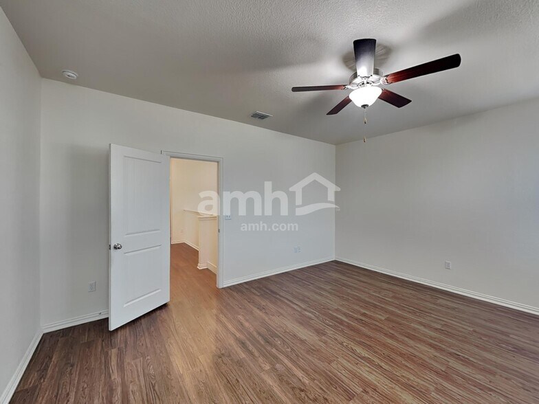 Building Photo - 180 Pebble Creek Run