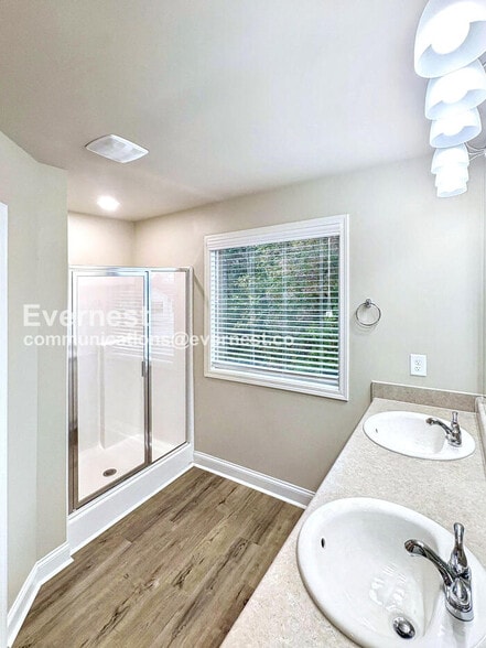 Building Photo - 130 Mandy Ln