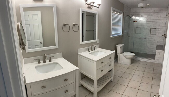 Building Photo - AVAILABLE NOW! 3 Bedroom 2 Bath Home on over 1 Acre in York with Clover Schools