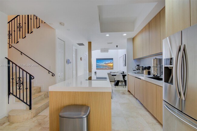 Building Photo - 4867 Ponce de Leon Blvd