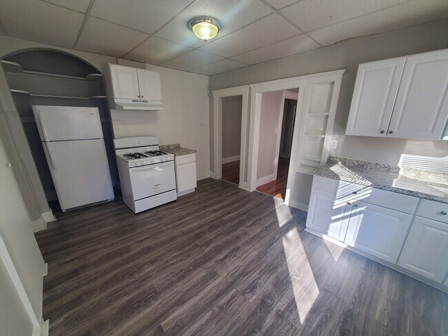 Primary Photo - 79 Rosseter St