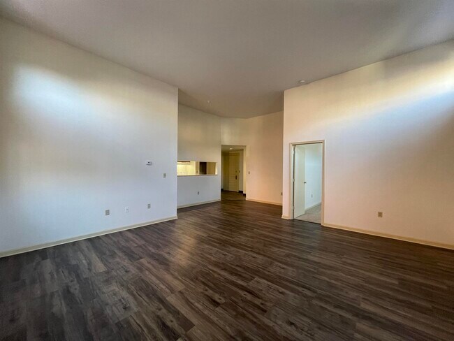 Building Photo - 521 Pine St