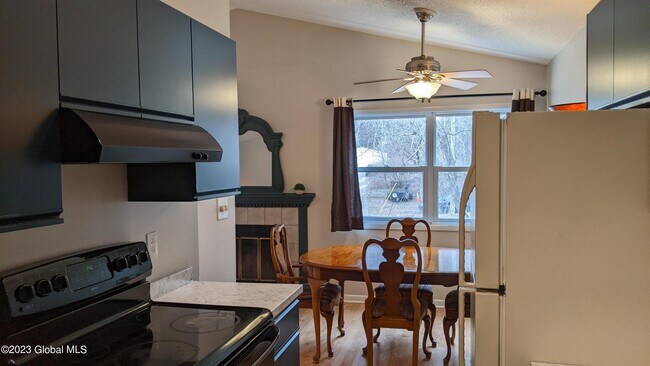 Building Photo - 1006 Greenwich Dr