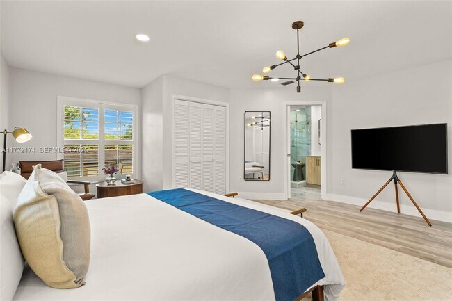 Building Photo - 911 SW 57th Ave