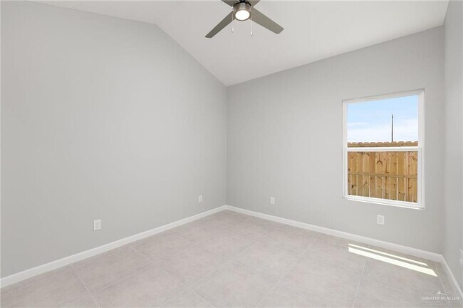 Building Photo - 2705 Woodpecker Rd
