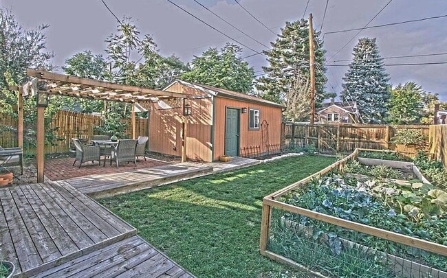 Building Photo - 2747 W Denver Pl