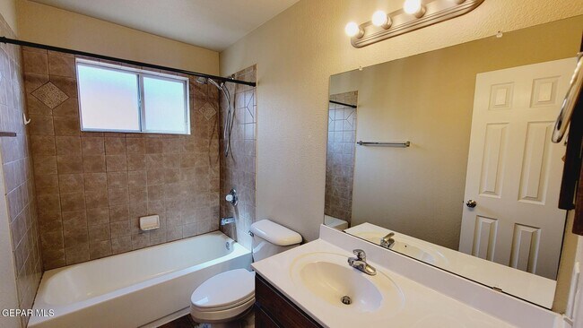 Building Photo - 6329 Franklin Ridge Dr