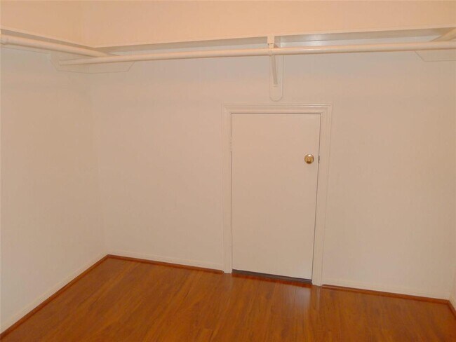 Building Photo - 22610 Cascade Springs Dr