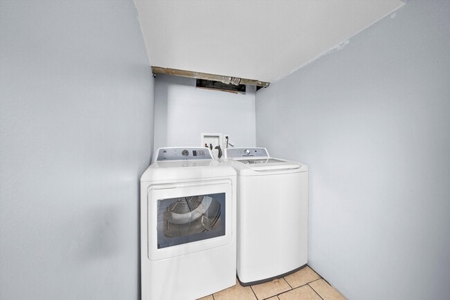 Building Photo - 4223 W 82nd St