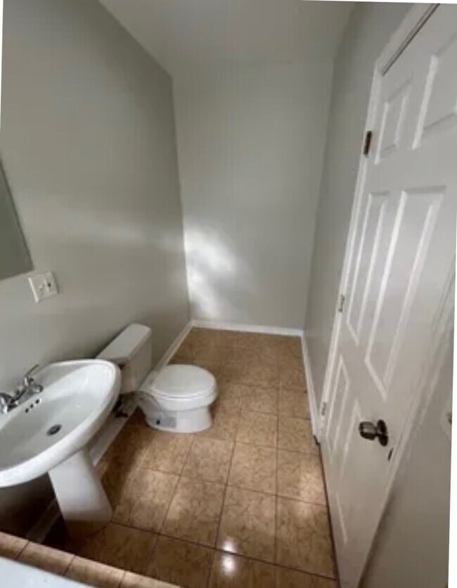 Building Photo - 6850 S Dante Ave