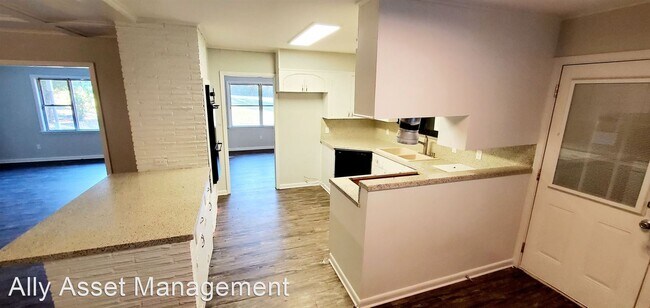 Building Photo - 3 br, 2 bath House - 5423 S. Lakeshore
