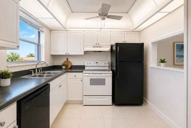 Building Photo - 6700 Royal Palm Blvd